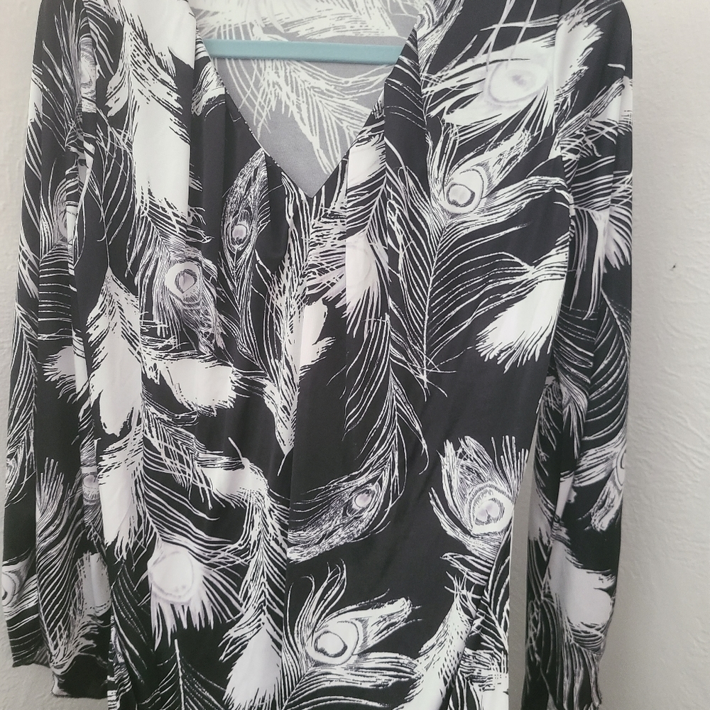 Women's tunic SMALL, NWT, BLACK/WHITE FEATHER